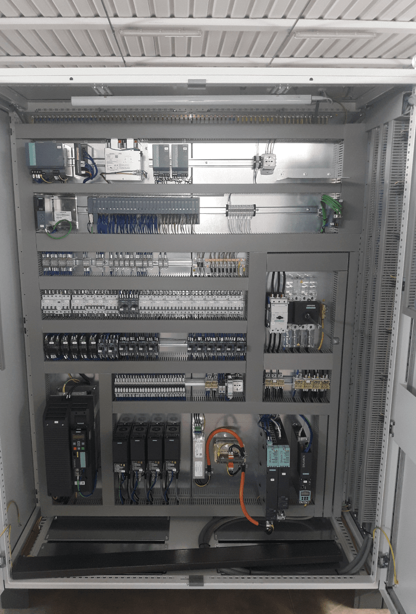 Armadio con componenti Siemens, PLC, Motion, elettromeccanica